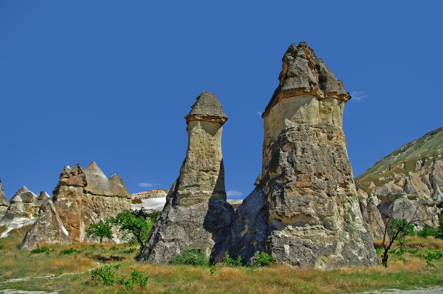 Feenkamine in der Landschaft von Kappadokien bei Nevşehir