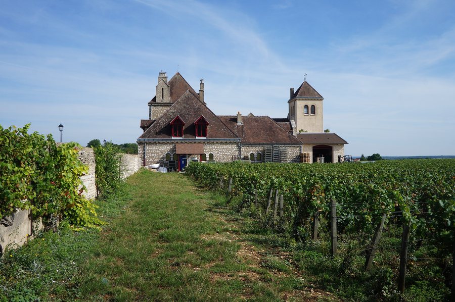 File:Clos de Vougeot Chateau de la Tour (2).JPG