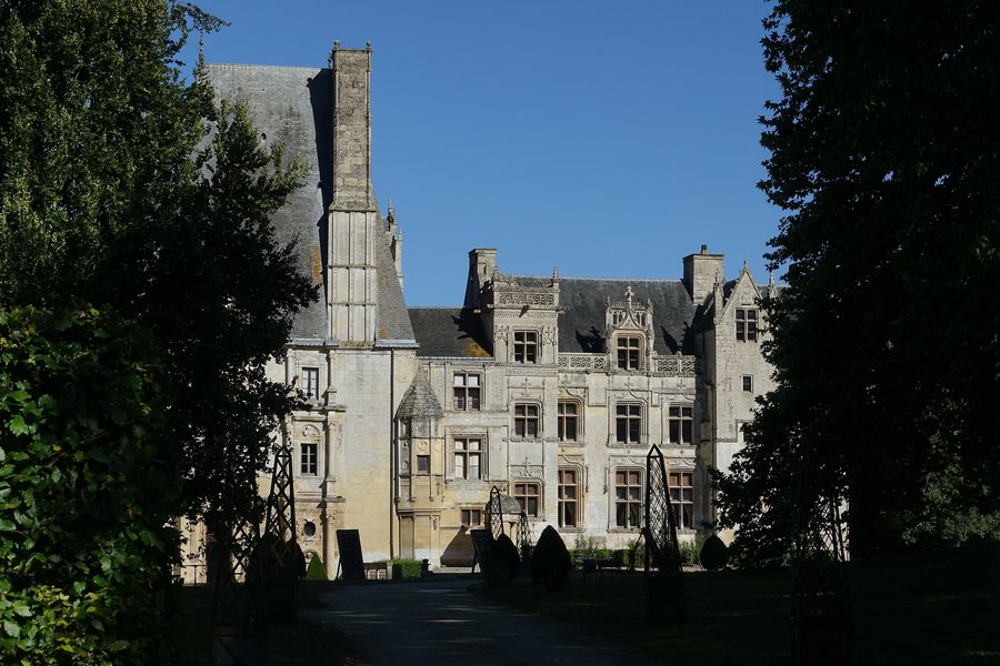 File:Château (Fontaine-Henry).jpg