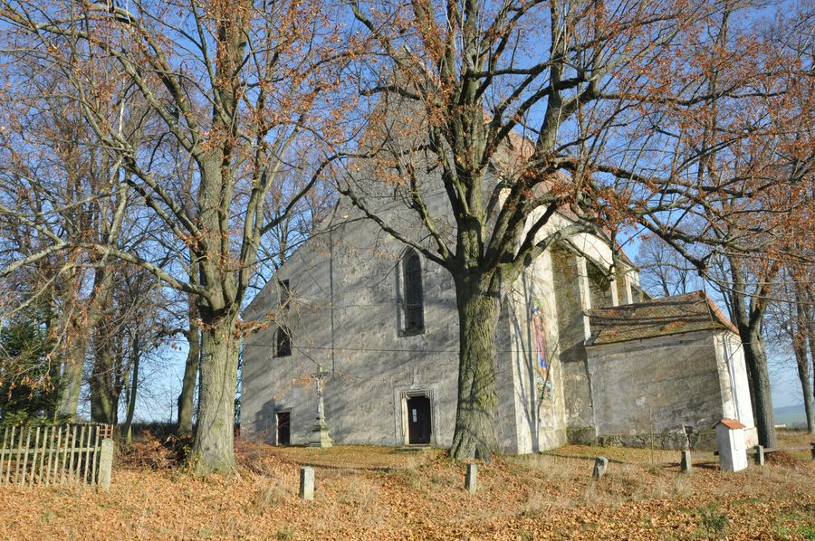 Westfassade der gotischen Kirche Boží Tělo in Slavonice