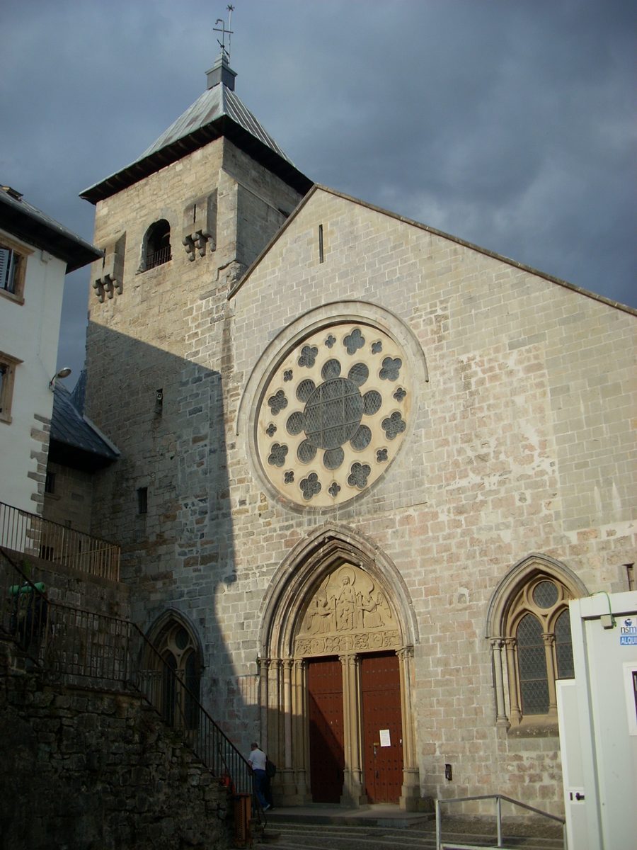 Colegiata de Santa María de Orreaga-Roncesvalles en Navarra