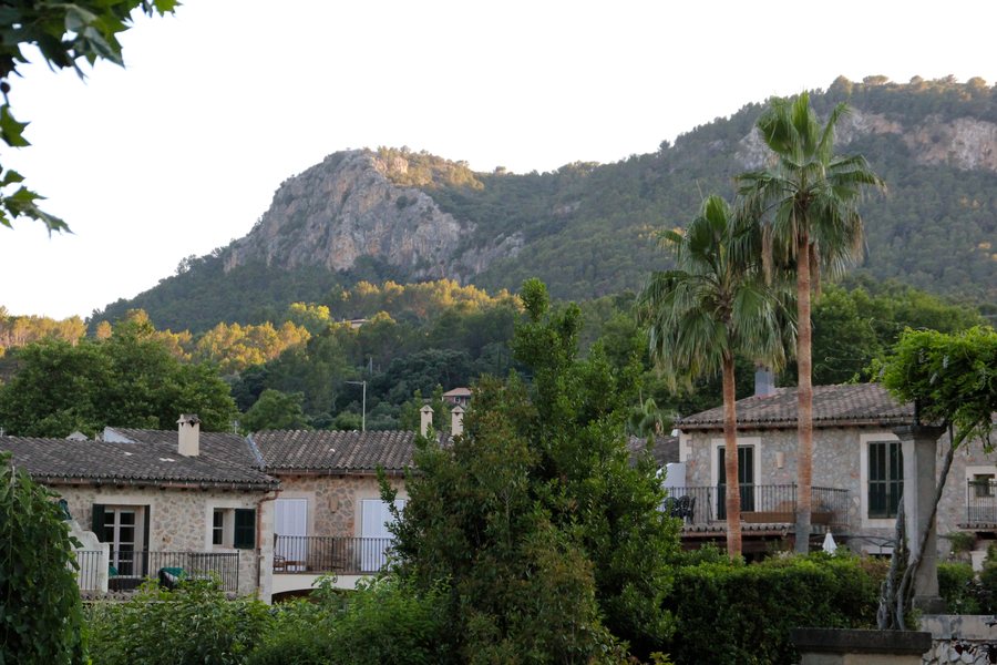 File:Vistes de Puigpunyent.JPG