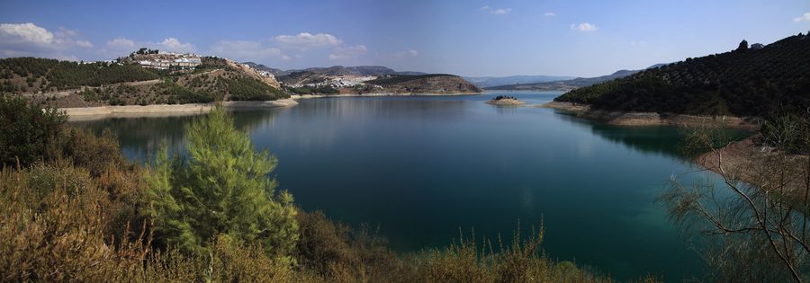 Vista panoramica sul bacino di Iznájar a Córdoba