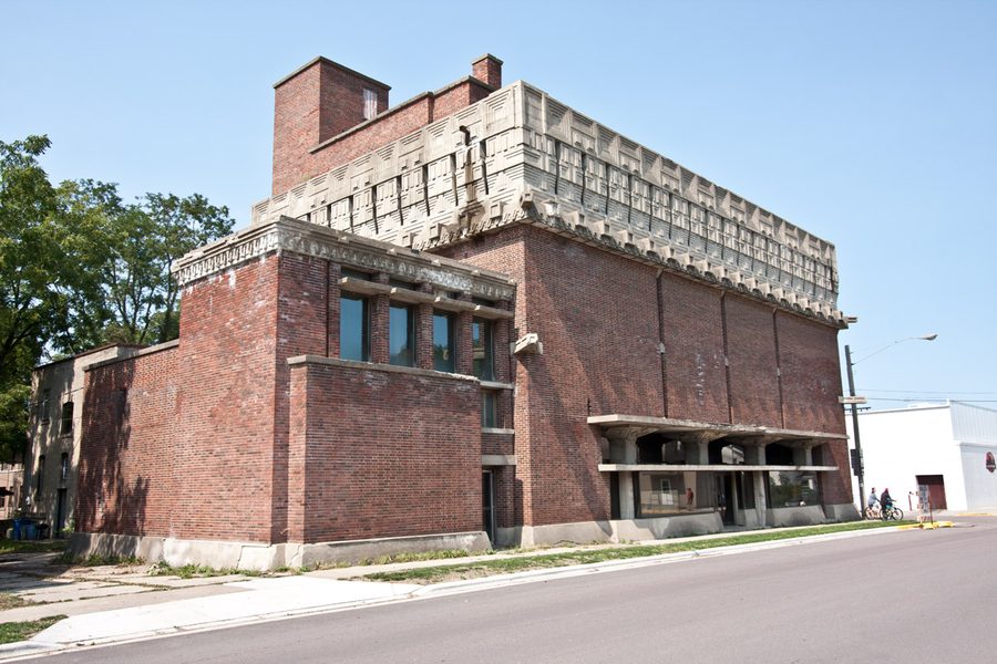 Vista esterna completa dell'A. D. German Warehouse progettato da Frank Lloyd Wright a Richland Center, Wisconsin