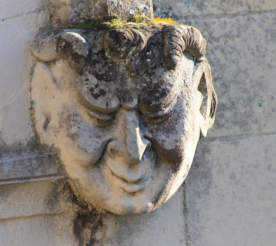 File:Église Saint-Clair d'Hérouville-Saint-Clair mascaron1.JPG