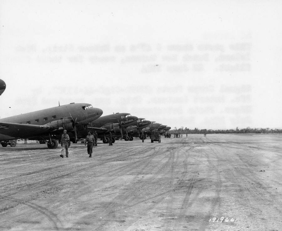 Aereo C-47 sul Mokner Strip sull’isola di Biak nel 1944
