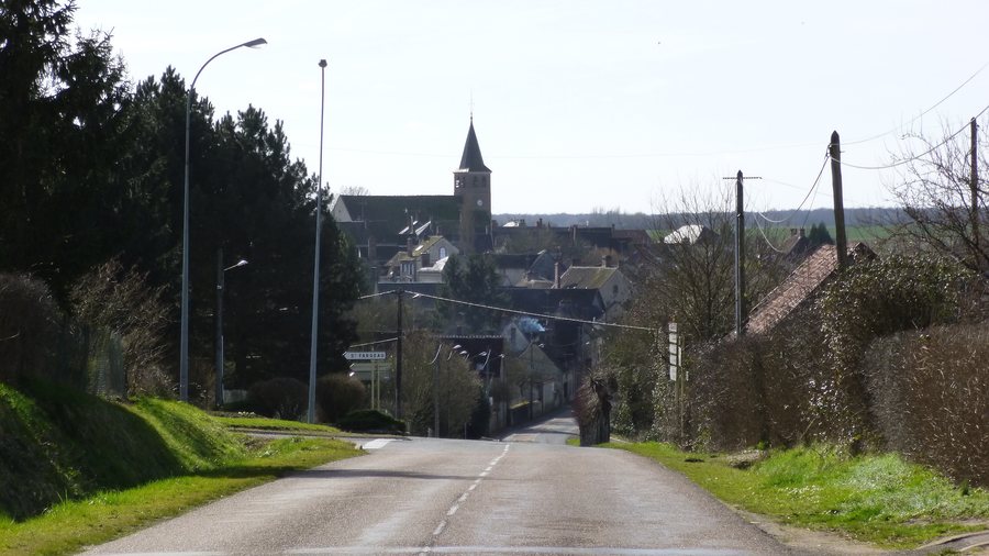 File:Champignelles venant de Perreux.JPG