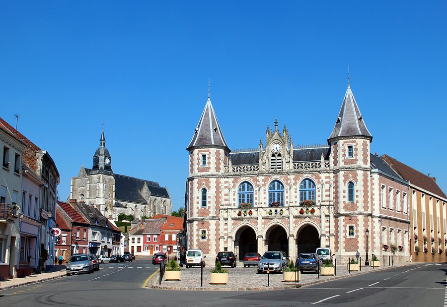 File:0 Auxi-le-Château - Centre ville.JPG