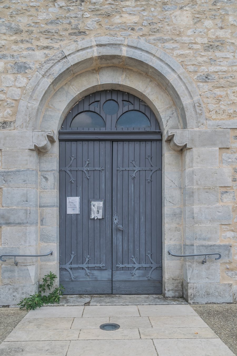 File:Church in Saujac 02.jpg