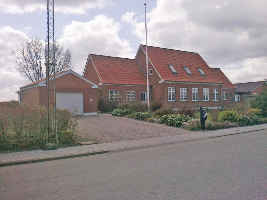 Außenansicht des Bahnhofs Bedsted Løgum in Bedsted