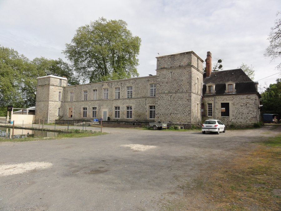 File:Coucy-lès-Eppes (Aisne) château, (en 2015 disco).JPG