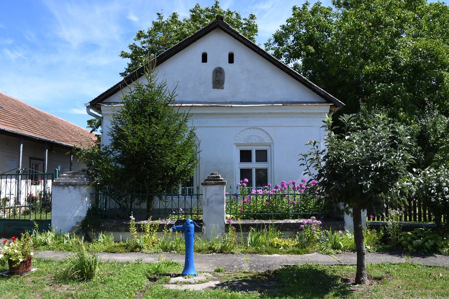 File:Komjáti, református paplak 2021 01.jpg