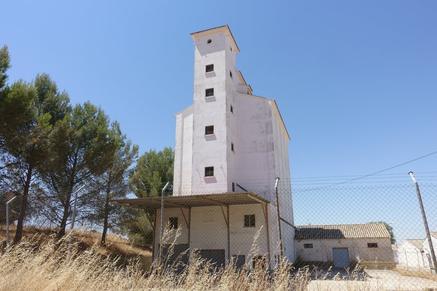 File:Silo de Torrejoncillo del Rey 02.jpg