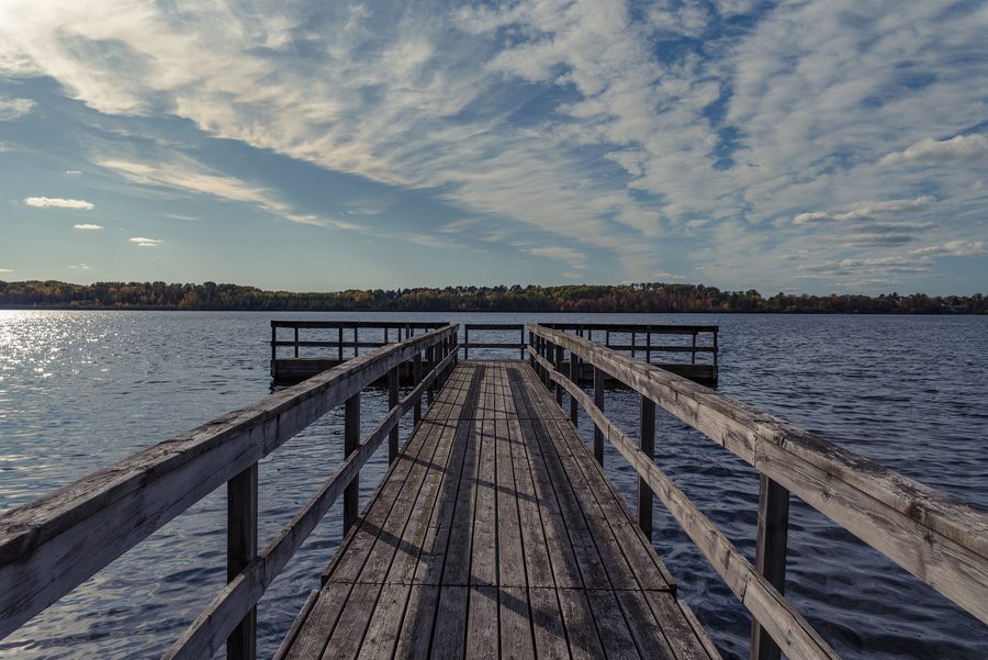 Pontile da pesca sul Pelican Lake a Orr, Minnesota