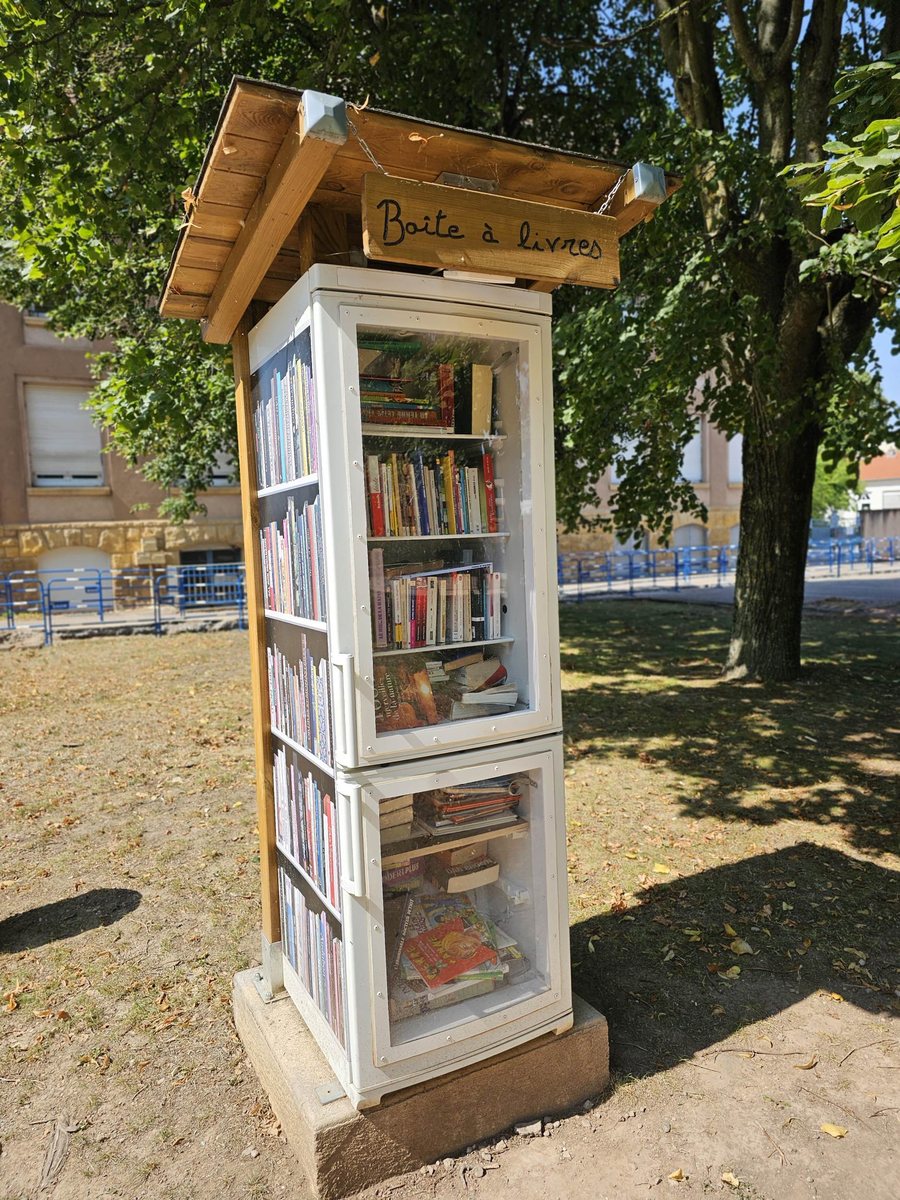 File:Le Ban-Saint-Martin - Avenue Henri II - boîte à livres.jpg