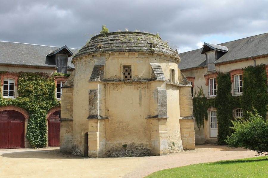 File:Cairon colombier.JPG