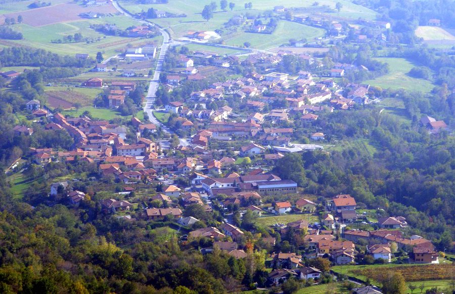 Vista dalla Rocca Vautero su Roletto in Piemonte