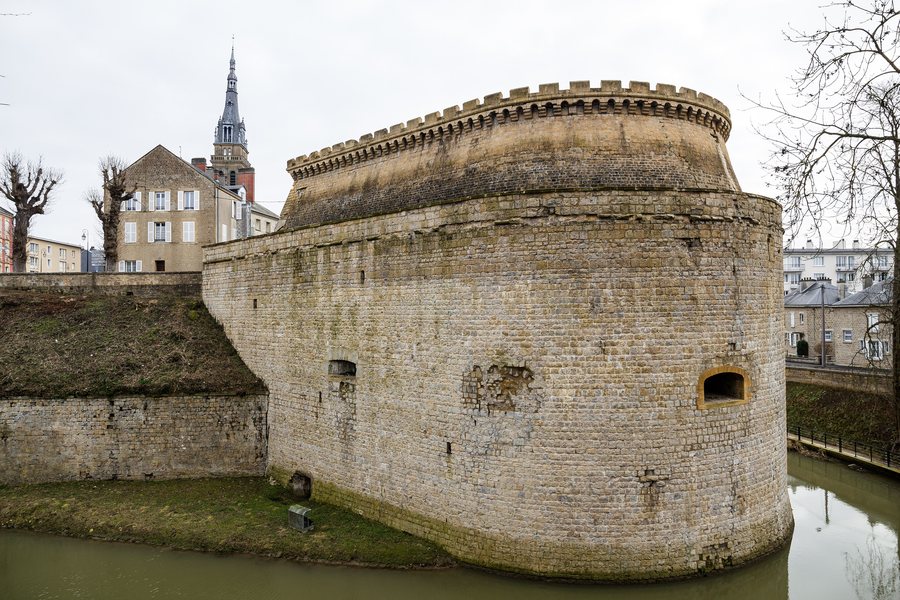 File:Charleville-Mézières, Festungsanlage -- 2017 -- 4837.jpg