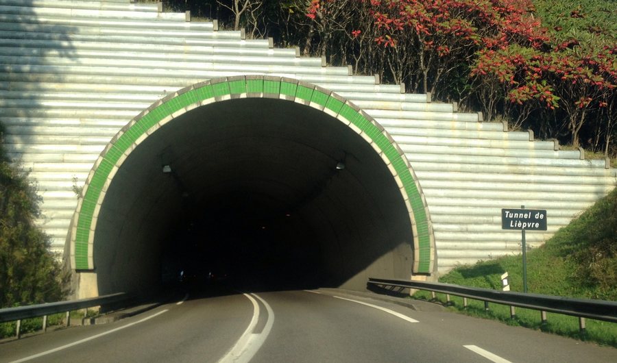File:Tunnel de lièpvre.JPG