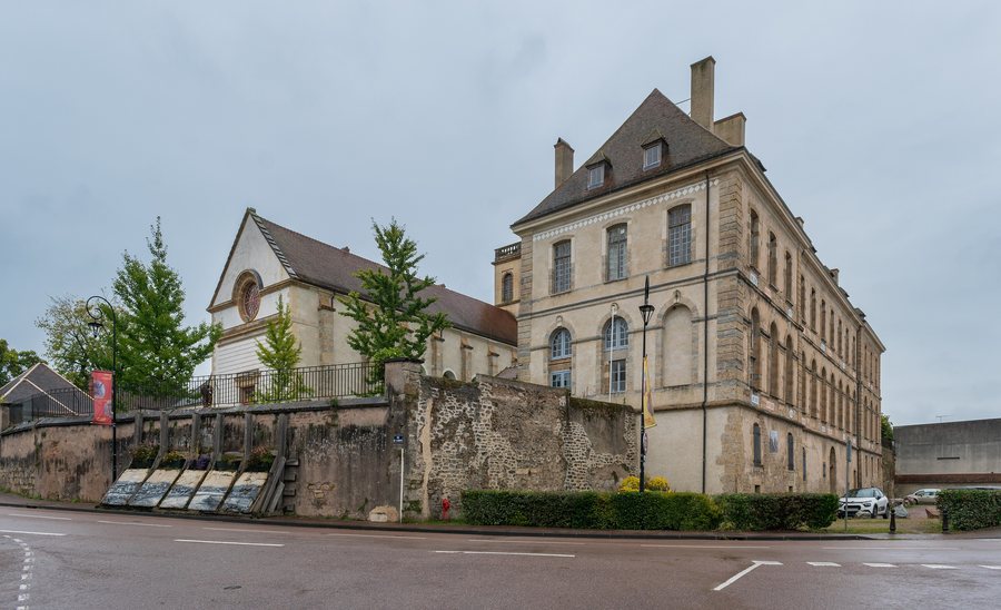 File:Former benedictine abbey in Corbigny (10).jpg