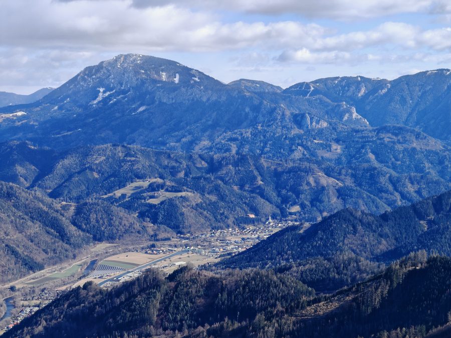 Vista dall’Hochanger di Bruck sul Mur verso Pernegg e l’Hochlantsch