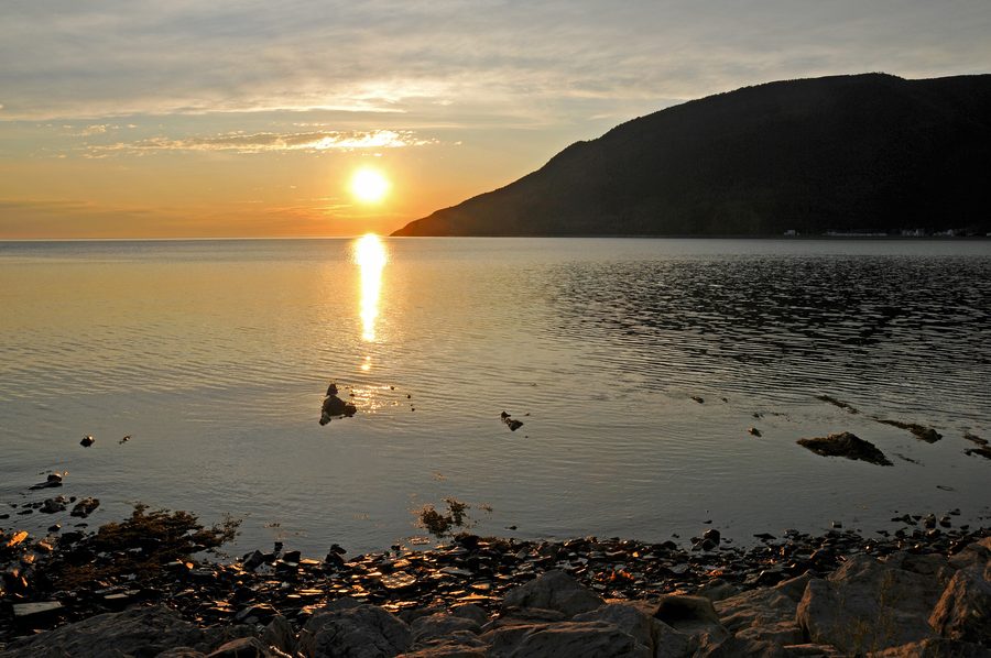 Alba di fronte a un’area picnic a Mont-Saint-Pierre