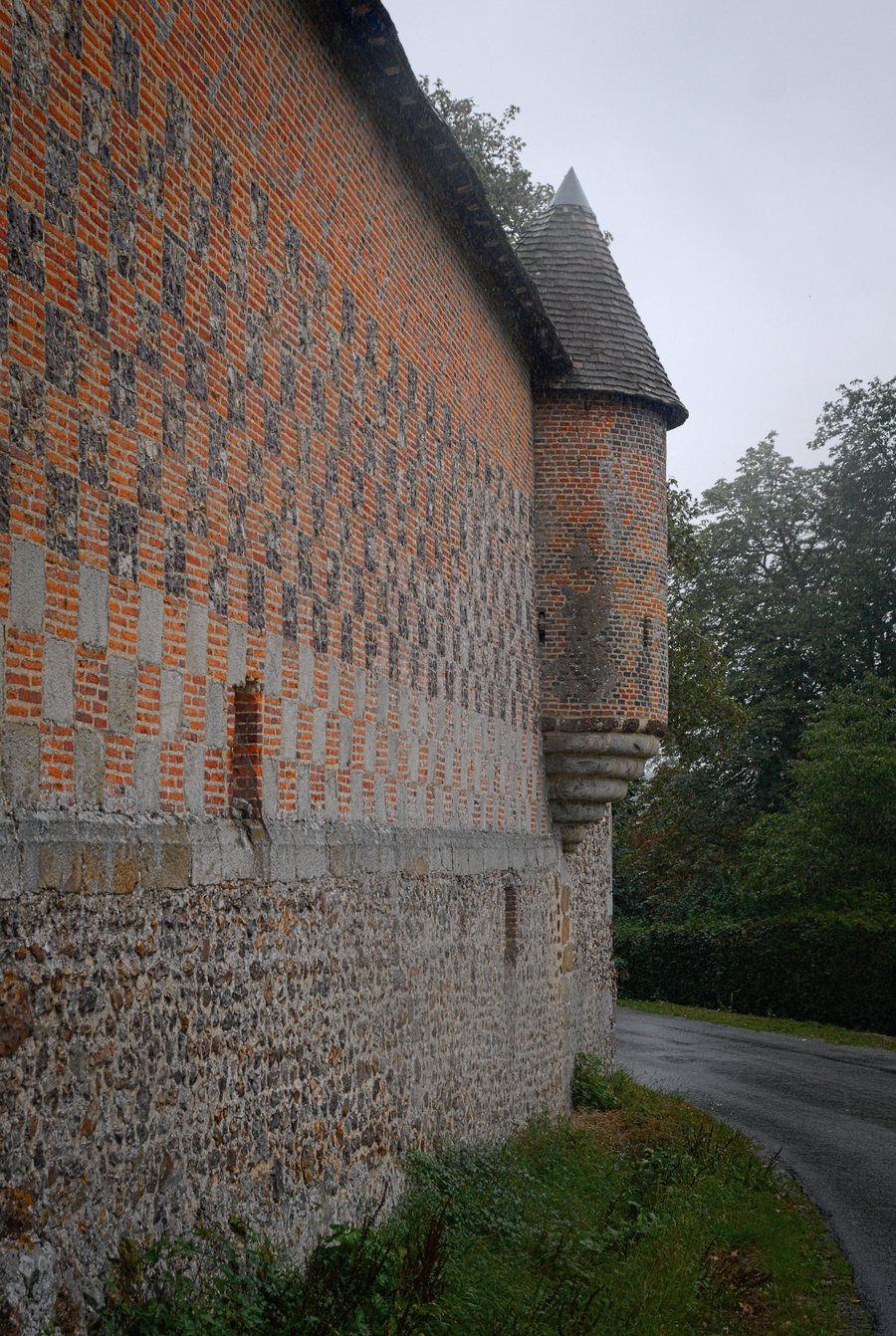 File:Abbaye de Chaise-Dieu-du-Theil, tourelle.jpg