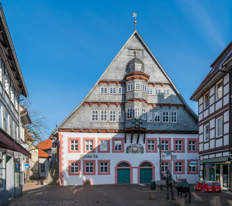 Historisches Rathaus im Stadtkern von Osterode am Harz