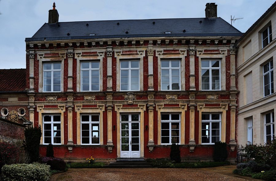 File:Aire-sur-la-Lys - Maison du gouverneur en2018 (2).JPG
