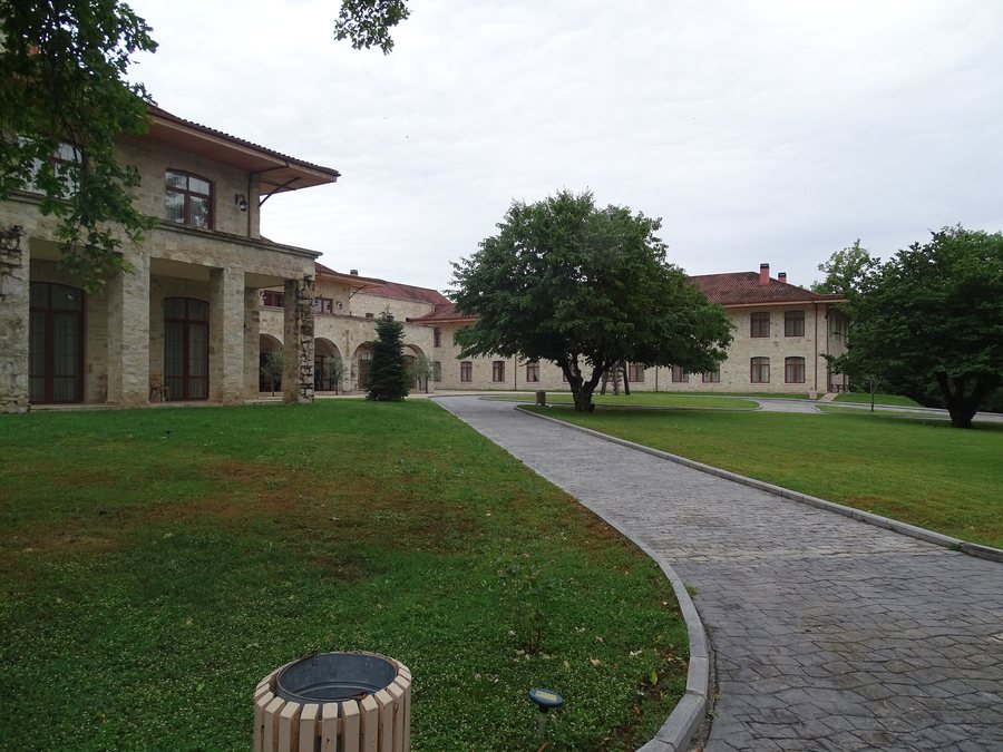 File:Kvareli Eden Eingangsbereich.jpg