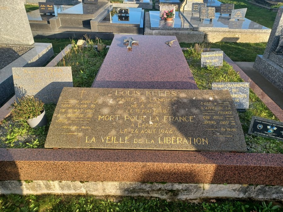 File:Tombe Krebs - Lanriec - 1.jpg