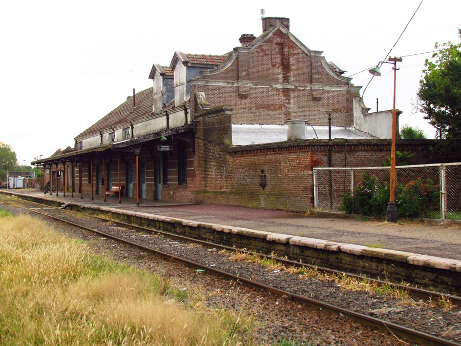 Historisches Bahnhofsgebäude von General La Madrid