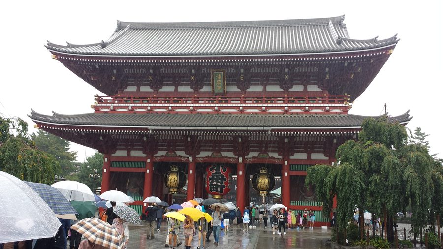 Sensō-ji temple gate in Asakusa on a rainy day.