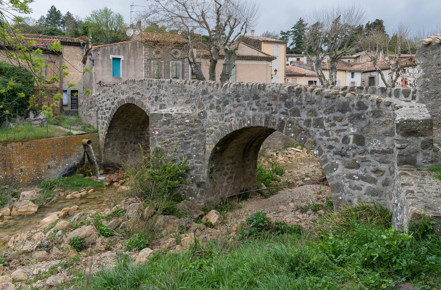 File:Old bridge in Labastide-en-Val (4).jpg