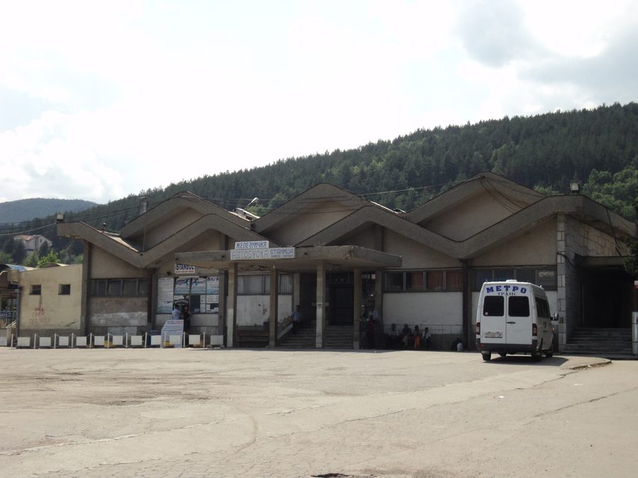 Bahnhof und Busbahnhof in Kičevo.