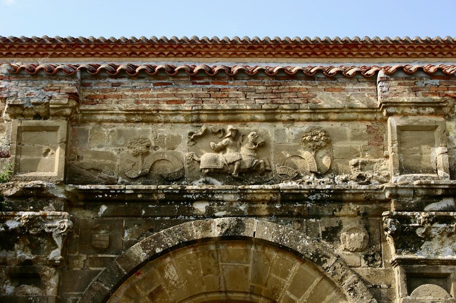 File:Bassoues, basilique Saint-Fris.jpg