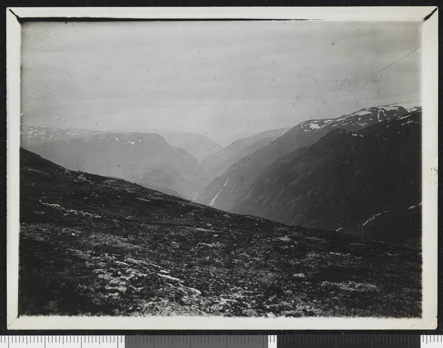 Vista sulla valle di Utladalen ad Årdal con il paesaggio montano circostante