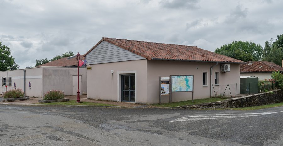 File:Town hall of Laas Gers (2).jpg