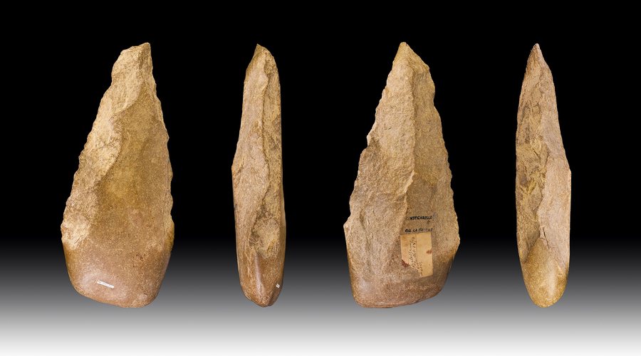 File:Biface Cintegabelle MHNT PRE 2009.0.201.1 V2.fond.jpg