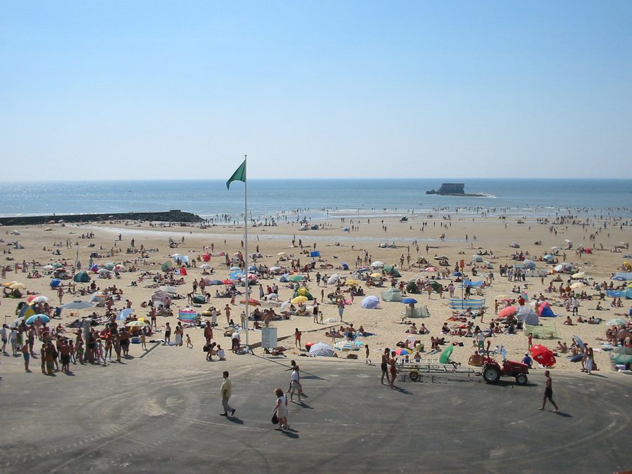 Spiaggia di Le Portel con Fort de l'Heurt al largo