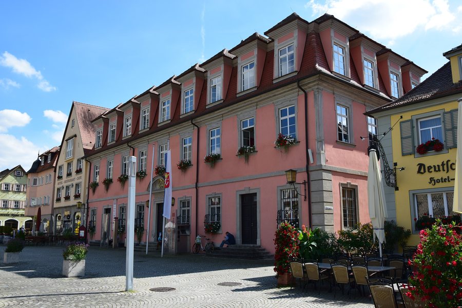 File:Main-Tauber-Kreis Weikersheim Marktplatz 7 Rathaus.jpg