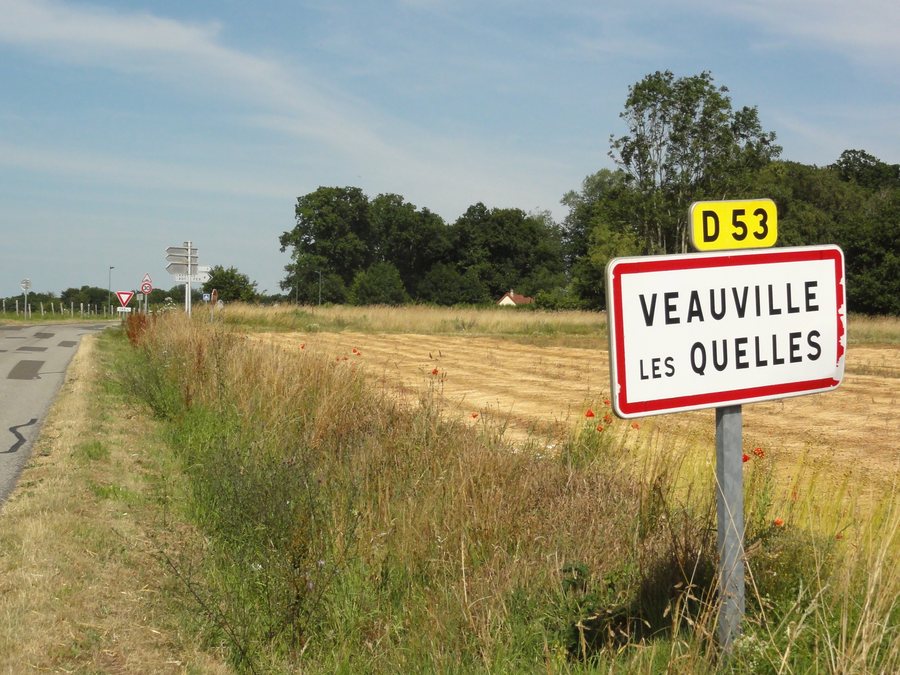 File:Veauville-lès-Quelles (Seine-Mar.) entrée.jpg
