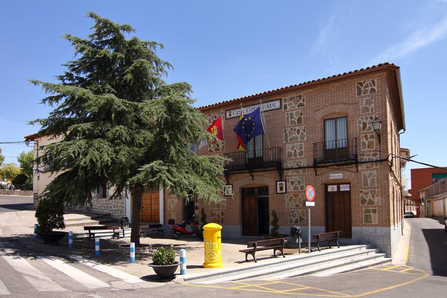File:Novés, Casa Consistorial.jpg