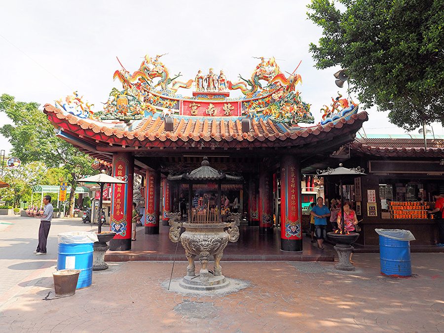 Frontansicht des Zhushan-Zinan-Tempels in Zhushan