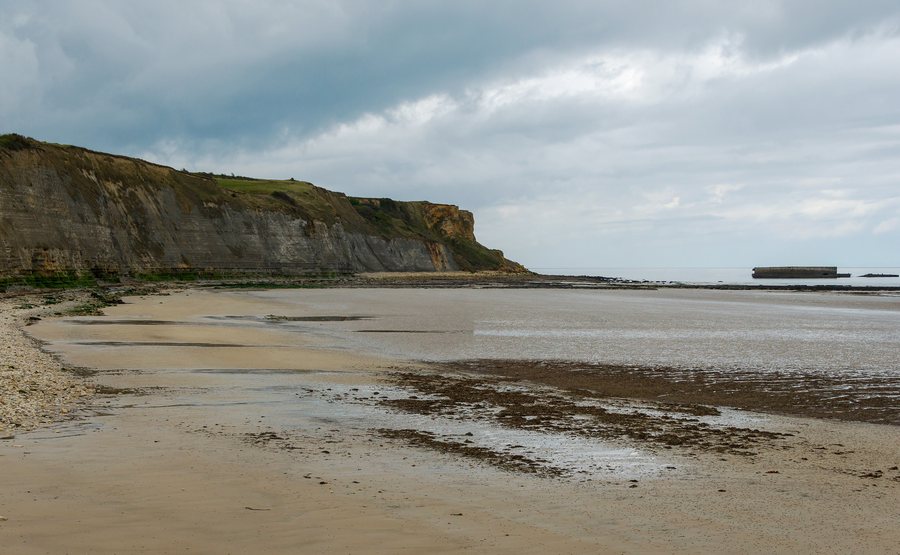 File:Arromanches-les-Bains Gold Beach Cap Manvieux Mulberry.jpg