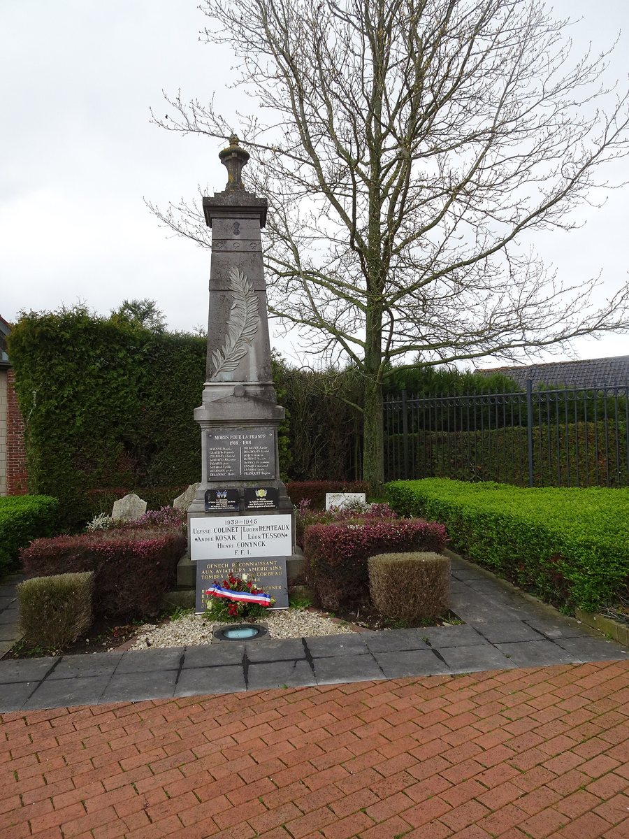 File:Genech - Monument aux morts en 2023.jpg