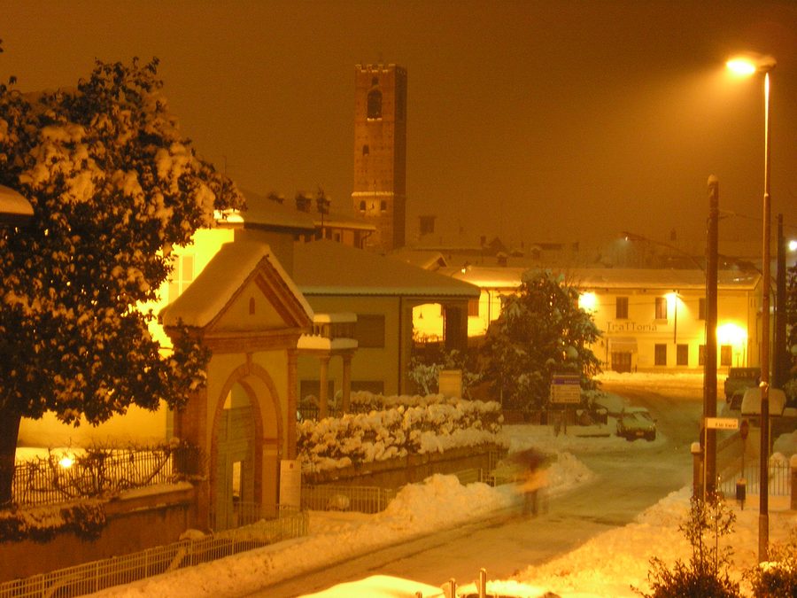 Mozzanica in der Provinz Bergamo unter einer Schneedecke
