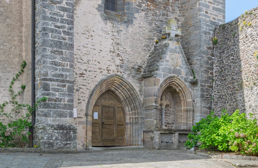 File:Saint Martial church in Rieupeyroux (15).jpg