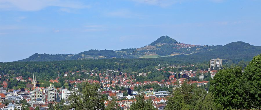 Panorama von Göppingen mit dem Hausberg Hohenstaufen