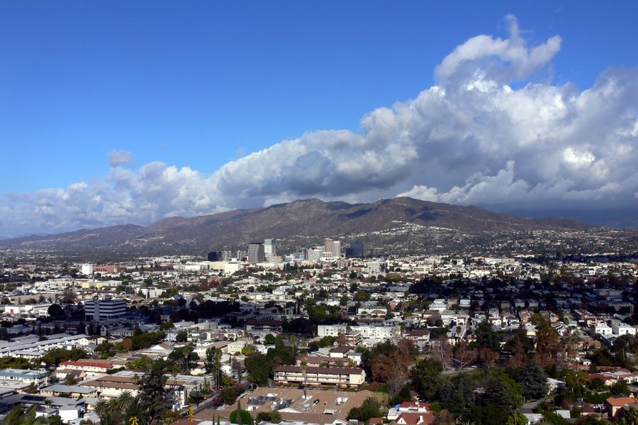 Vista delle Verdugo Mountains con Glendale in primo piano